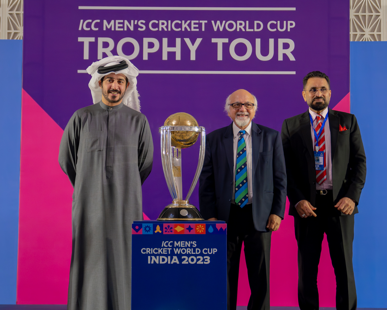 خالد بن حمد يشهد احتفالية وصول كأس العالم للكريكيت