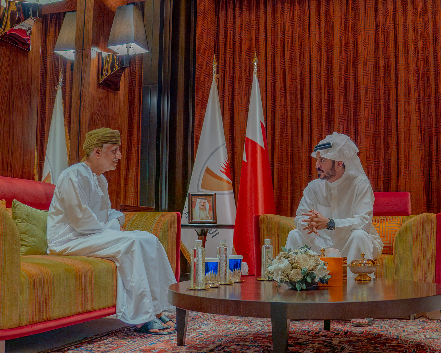 خالد بن حمد يشيد بالعلاقات البحرينية العمانية ويؤكد على أهمية تعزيز التعاون الثنائي